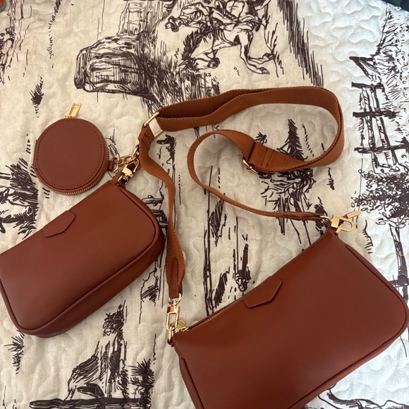 COGNAC CROSSBODY WITH COIN PURSE - Picture 13 of 15